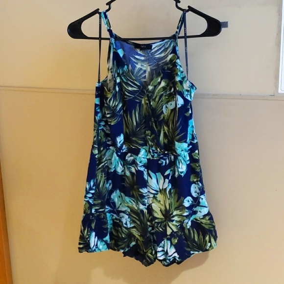 E&M Navy Tropical Leaf Print Spaghetti Strap Romper with Ruffled Hems Size L - Picture 1 of 9